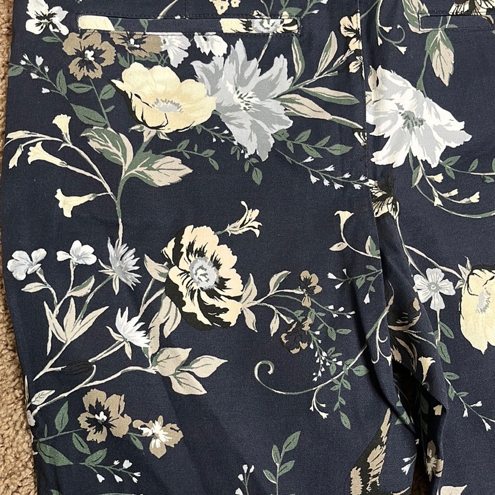 Navy Floral Mid-Ride Pixie Pants - Picture 2 of 9